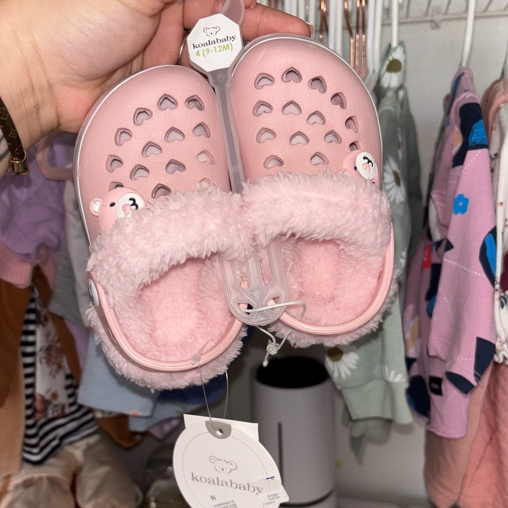 Babygirl fuzzy crocs 
NEW